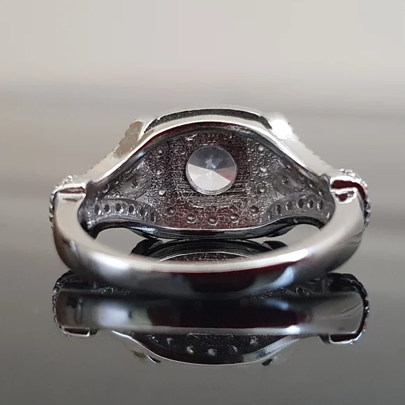 Chic Designer Silver Jewelry Set - Picture 5 of 9